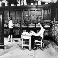 Kto wynalazł internet? Poznaj kluczowe postacie i ich wkład