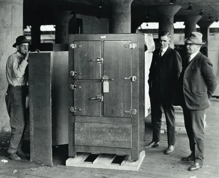 Lodówka kiedy wynaleziono? Zaskakująca historia i rozwój technologii
